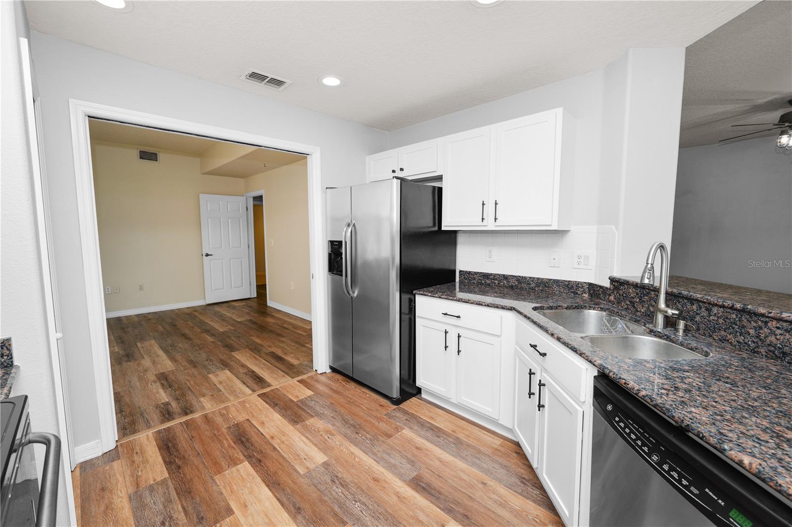 Image 15 of 79 For 3901 Serenade Lane 1