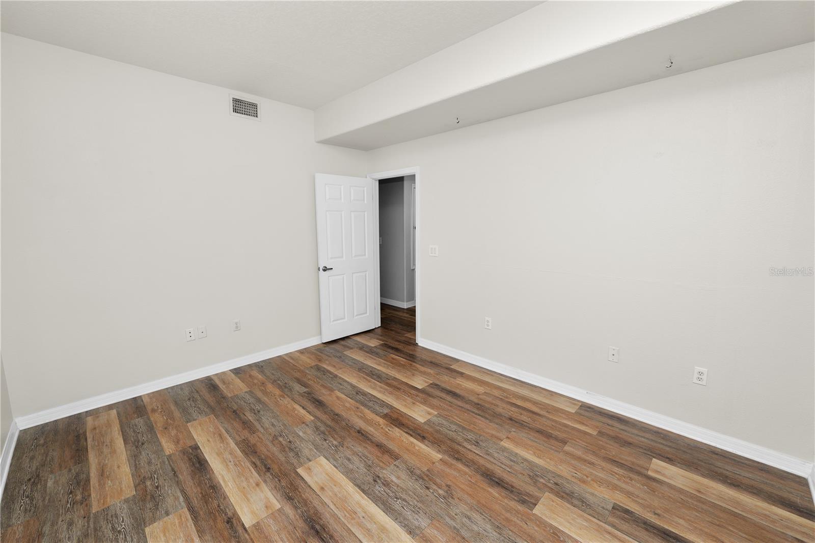 Image 20 of 79 For 3901 Serenade Lane 1