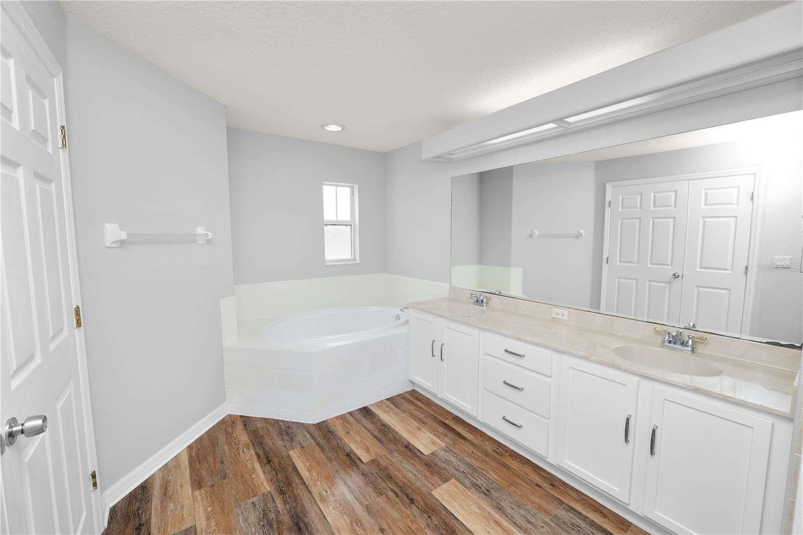 Image 28 of 79 For 3901 Serenade Lane 1