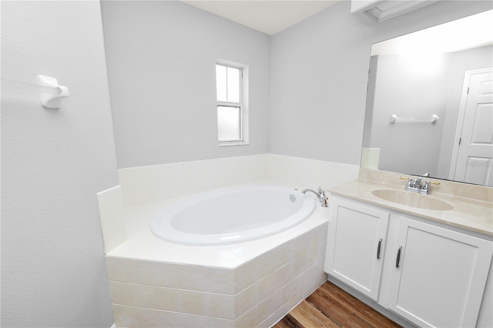 Image 29 of 79 For 3901 Serenade Lane 1