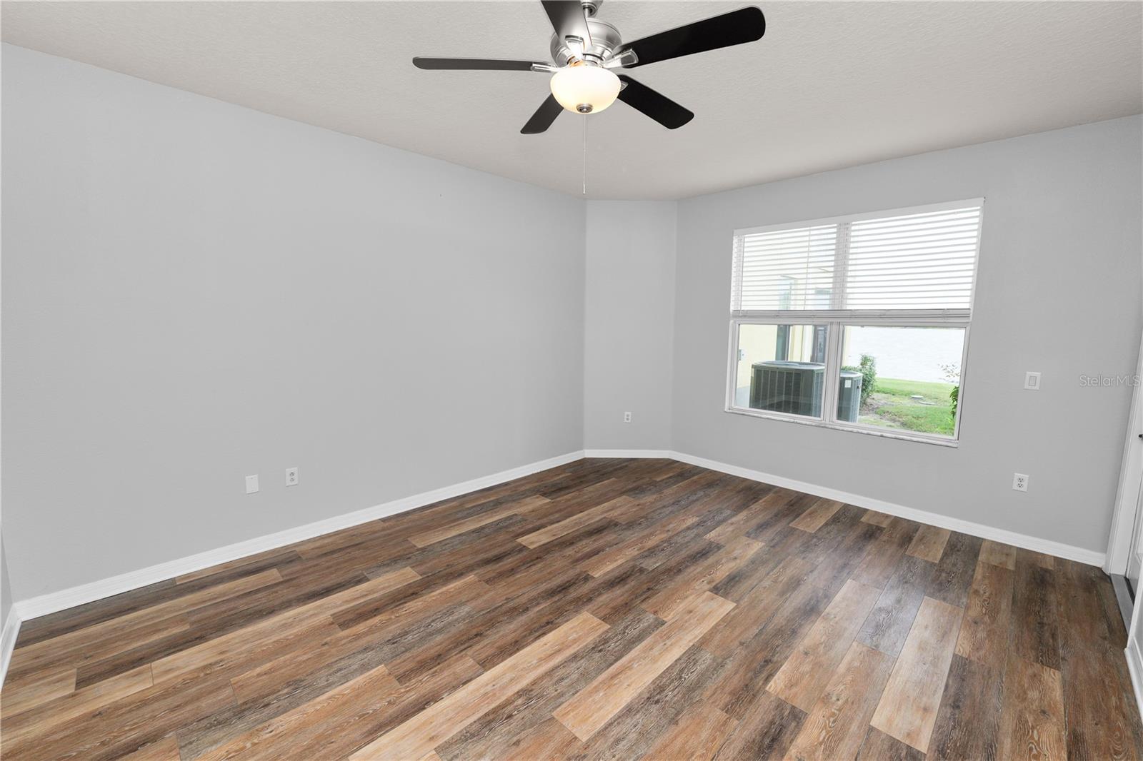 Image 32 of 79 For 3901 Serenade Lane 1