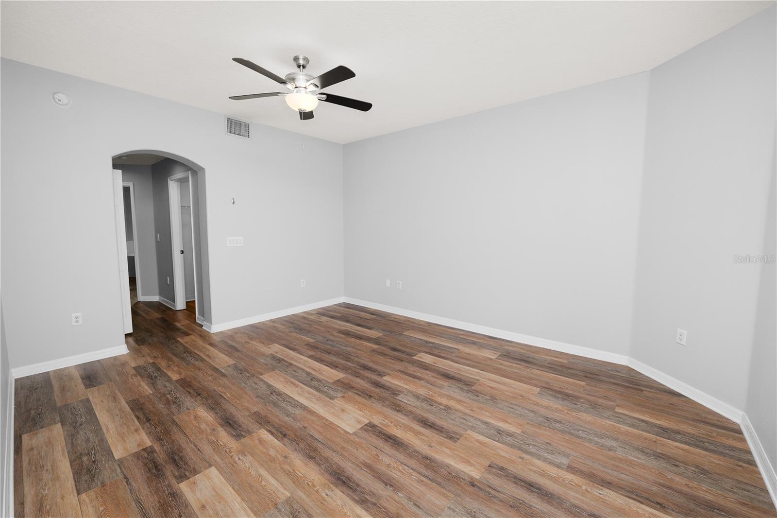 Image 33 of 79 For 3901 Serenade Lane 1