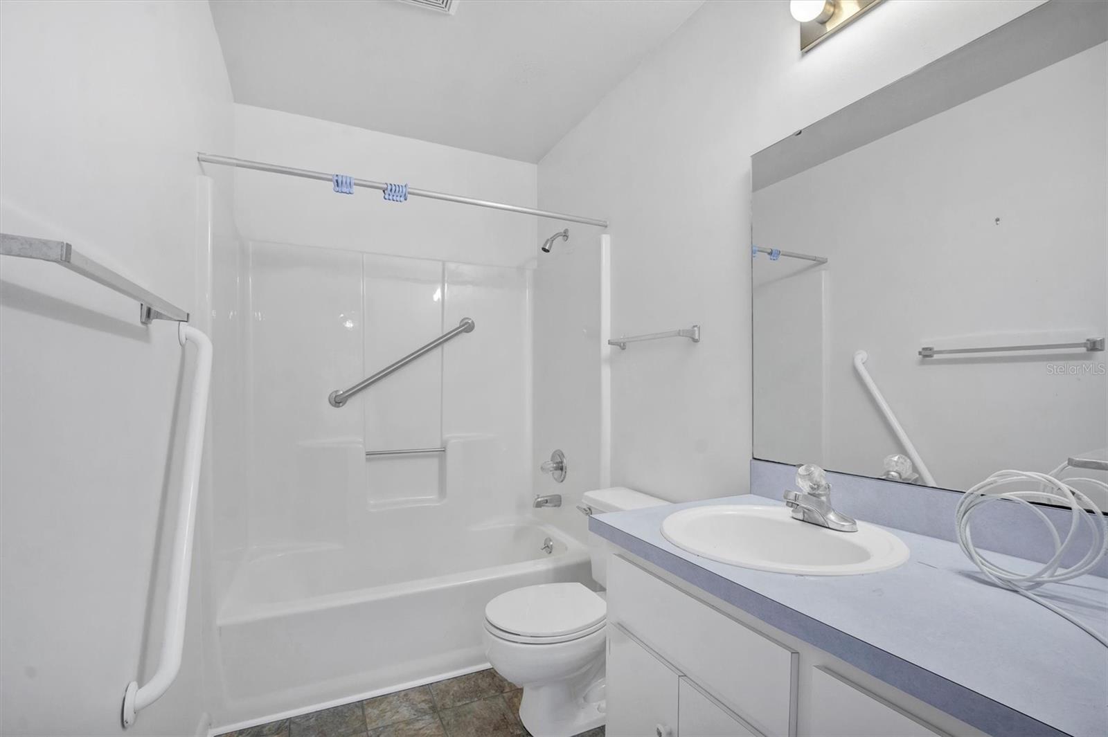 Image 10 of 28 For 4938 Colonnades Circle E