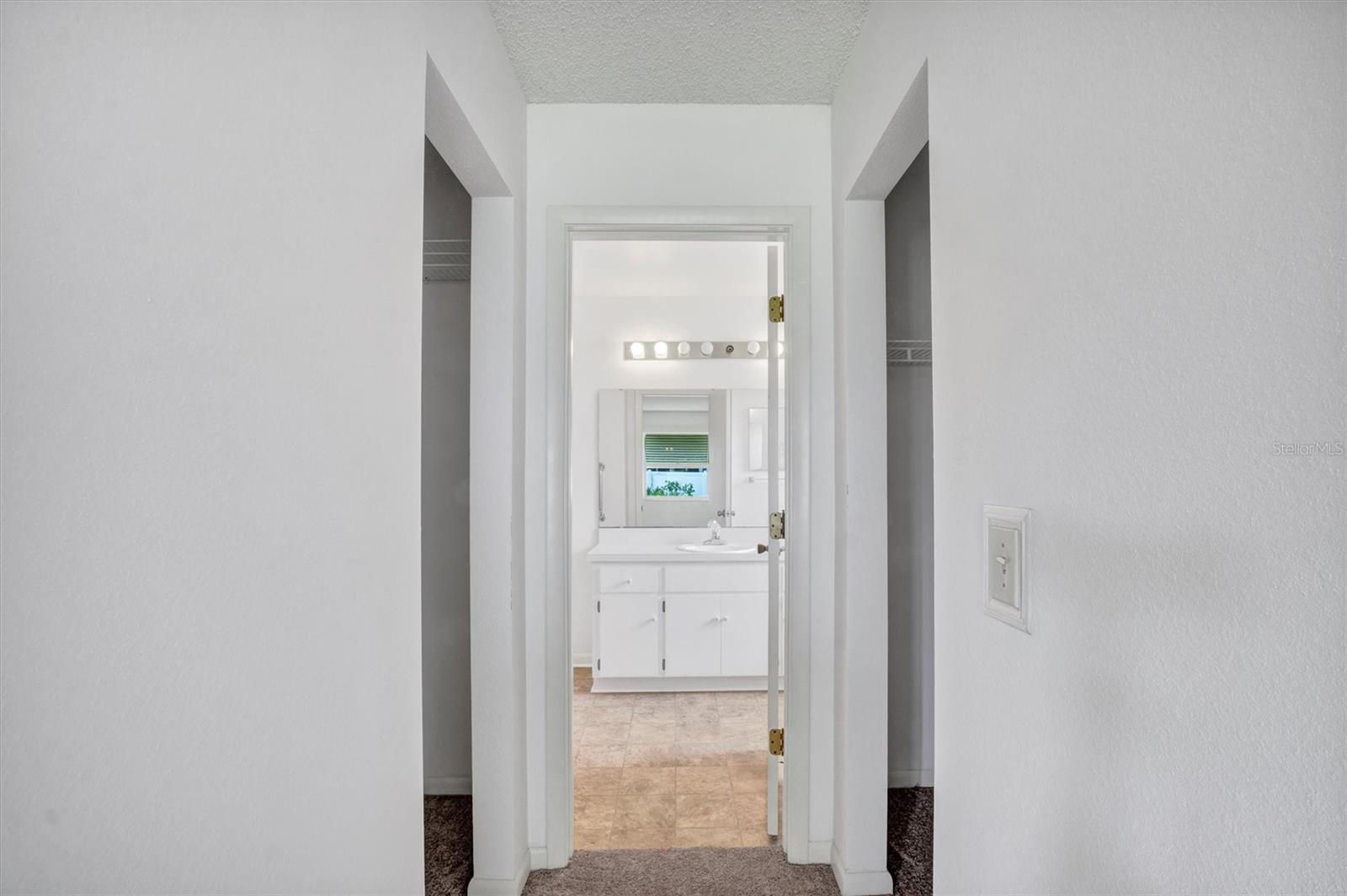 Image 14 of 28 For 4938 Colonnades Circle E