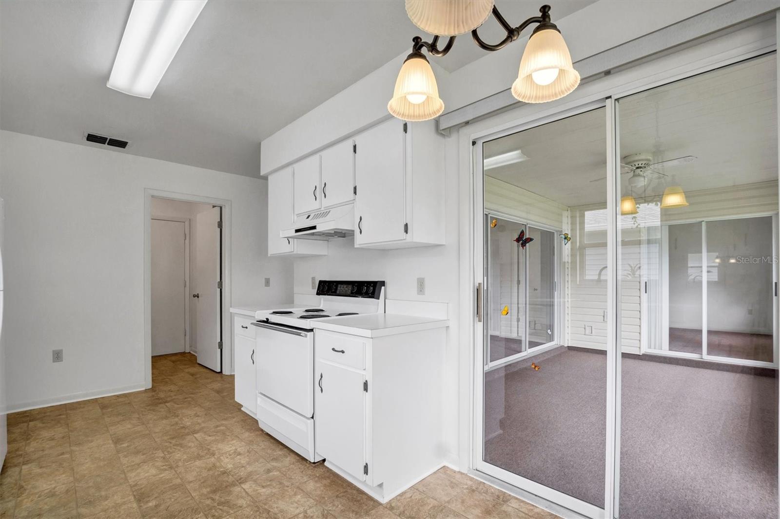 Image 18 of 28 For 4938 Colonnades Circle E