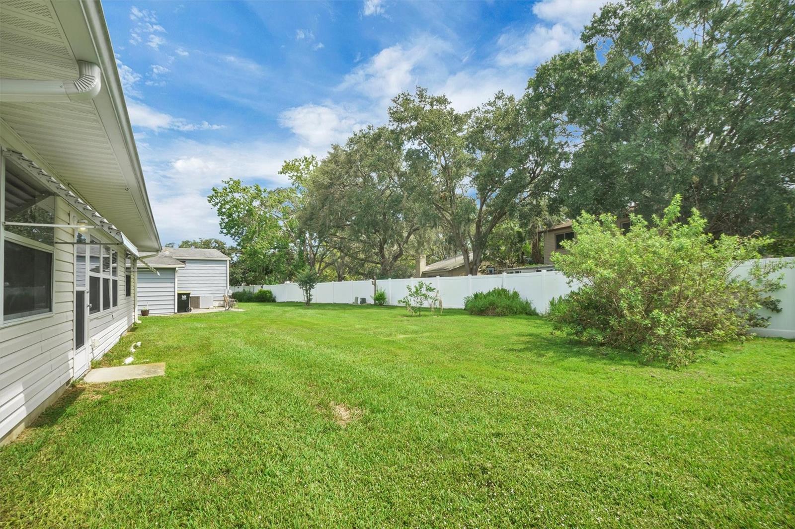 Image 24 of 28 For 4938 Colonnades Circle E