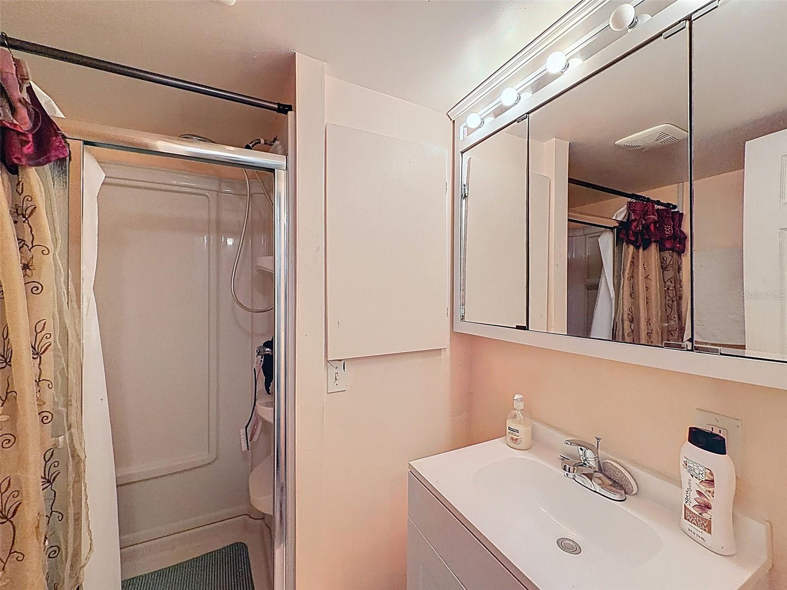 Image 21 of 42 For 1823 Blue Lake Drive