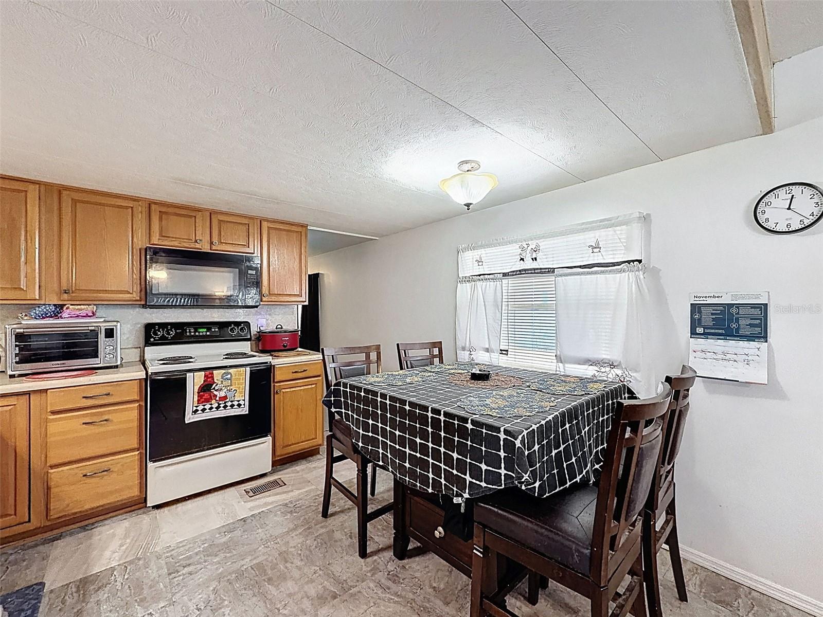 Image 7 of 42 For 1823 Blue Lake Drive