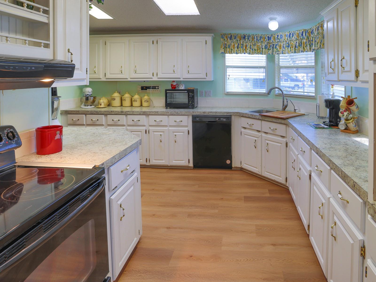 Image 14 of 39 For 6092 Southern Oaks Drive Se