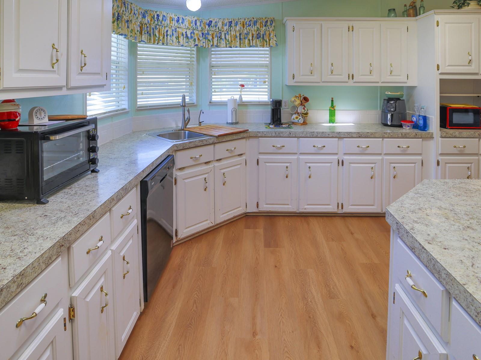 Image 15 of 39 For 6092 Southern Oaks Drive Se