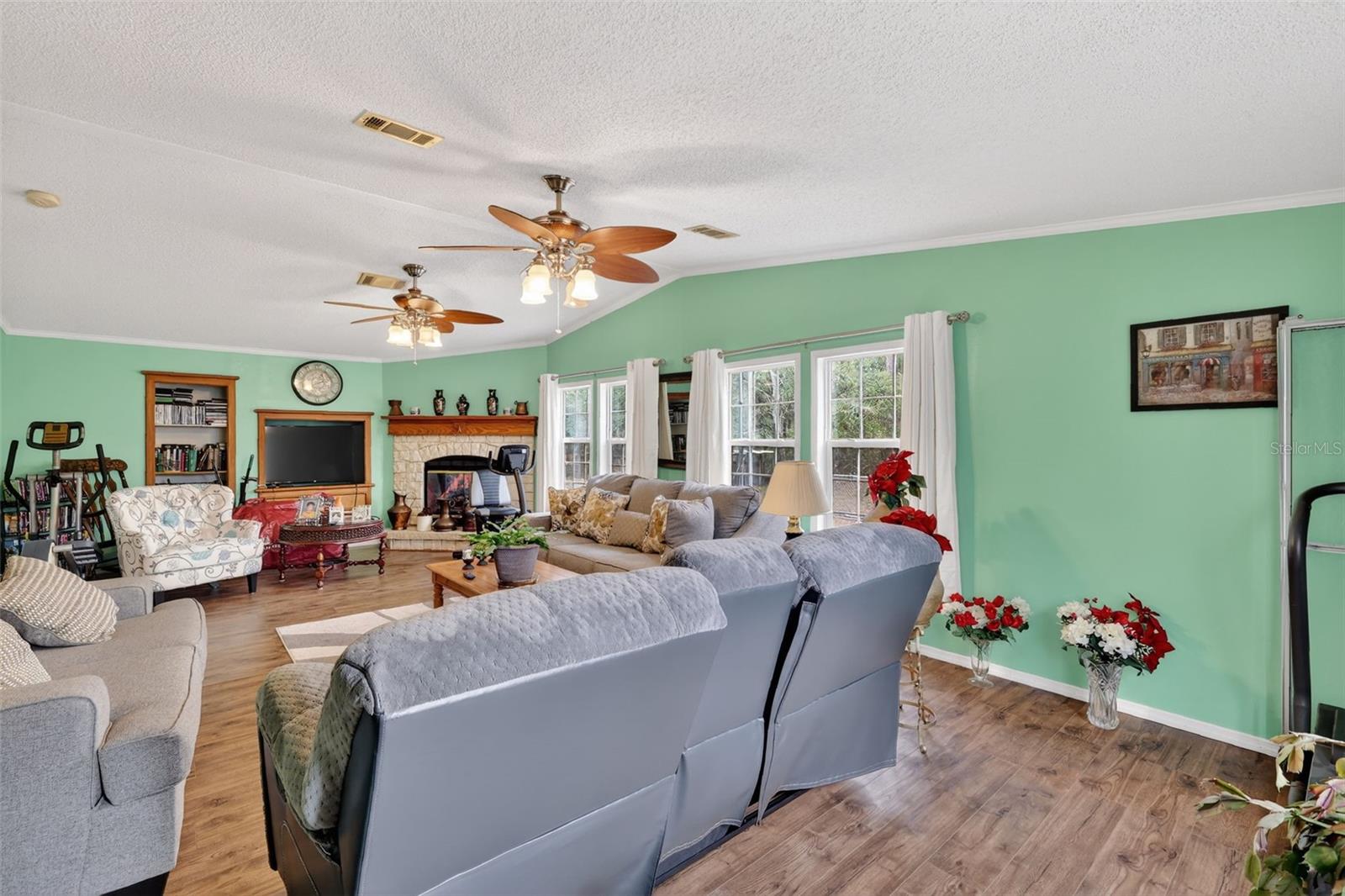 Image 18 of 35 For 16433 24th Place