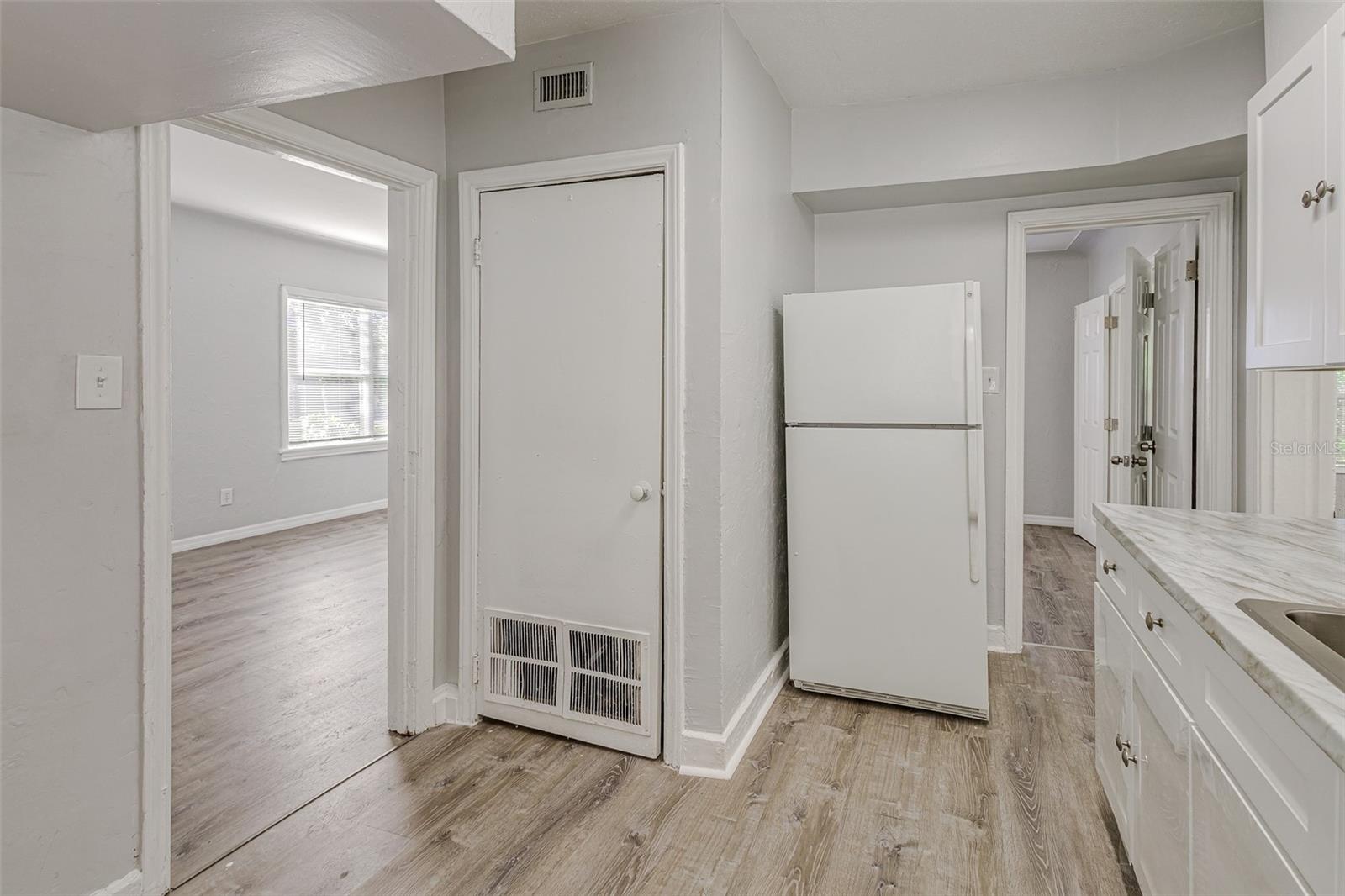 Image 11 of 41 For 875 19th Avenue S 1-2