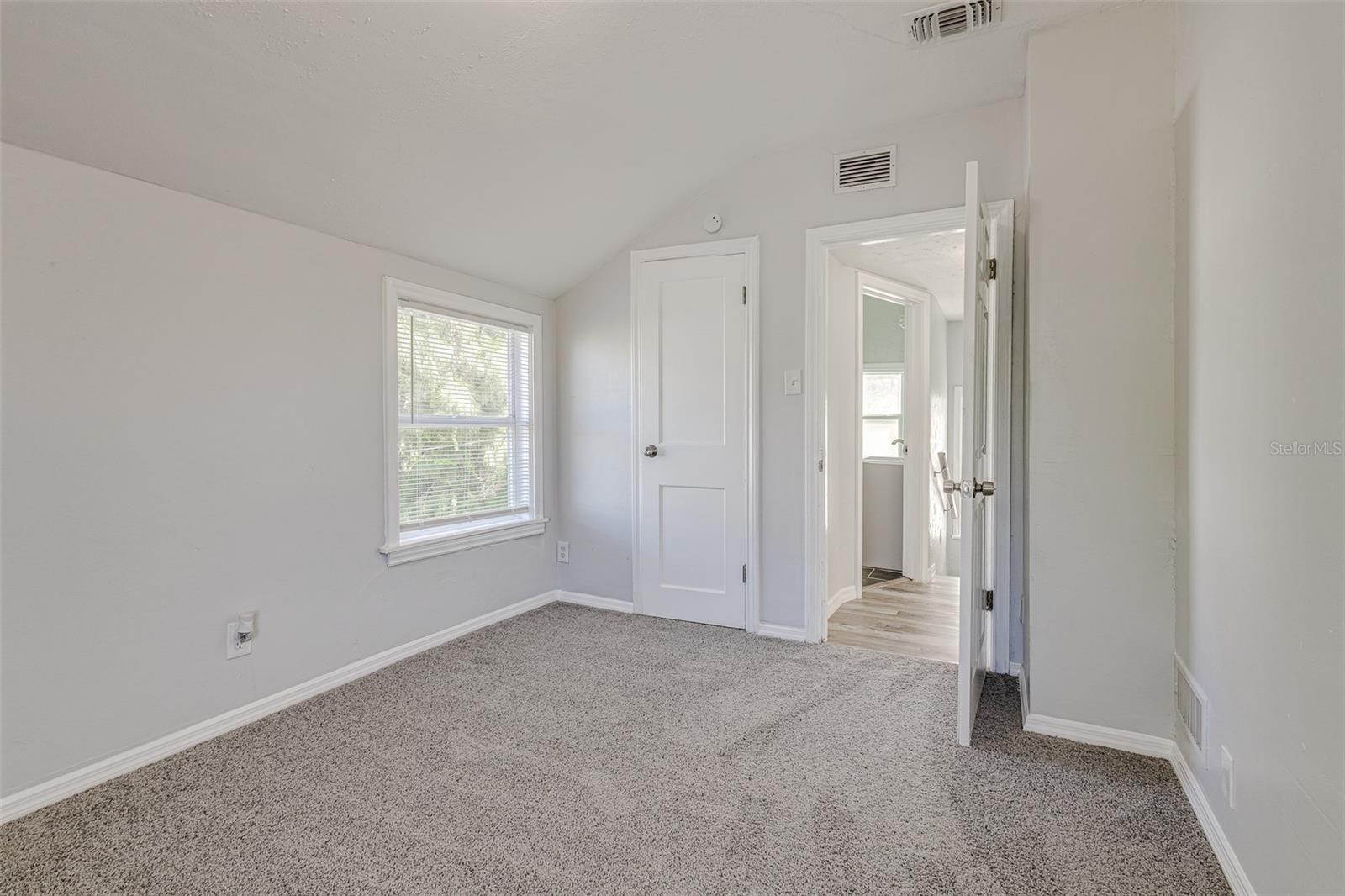 Image 21 of 41 For 875 19th Avenue S 1-2