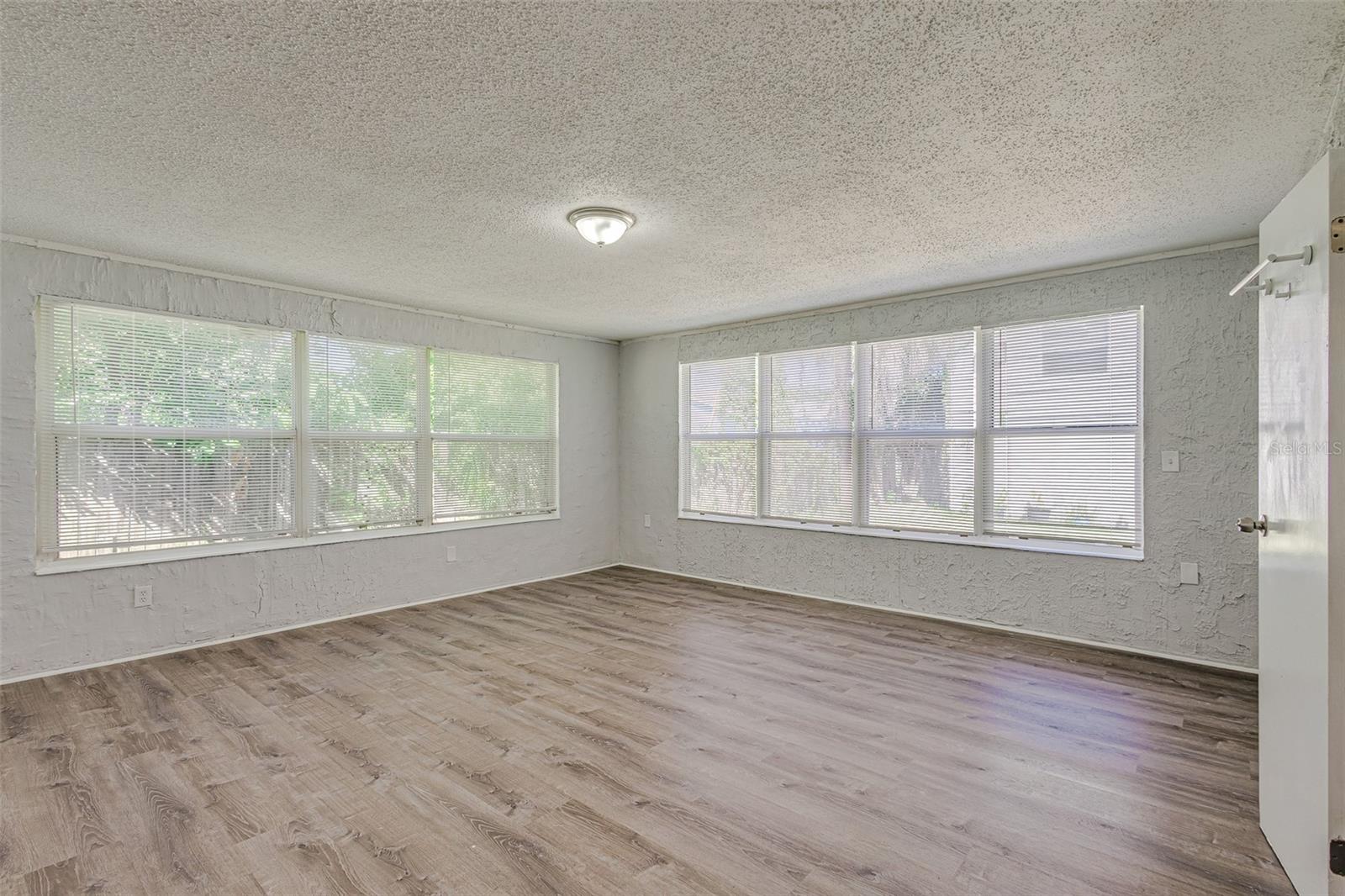 Image 22 of 41 For 875 19th Avenue S 1-2