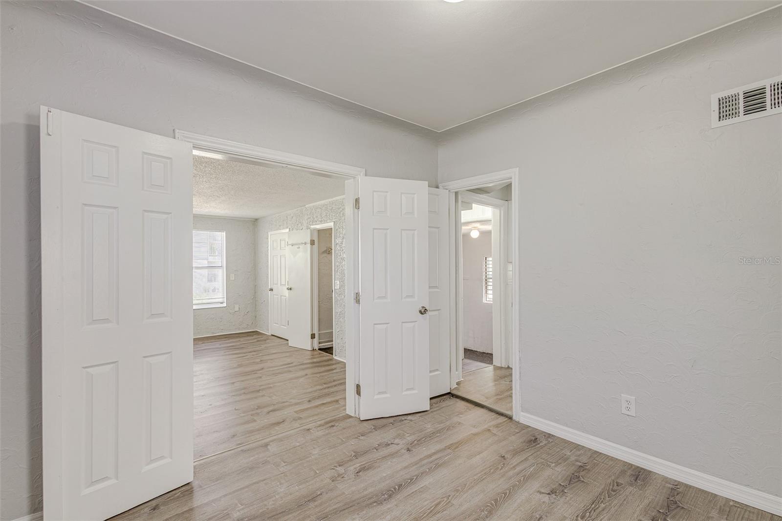 Image 7 of 41 For 875 19th Avenue S 1-2