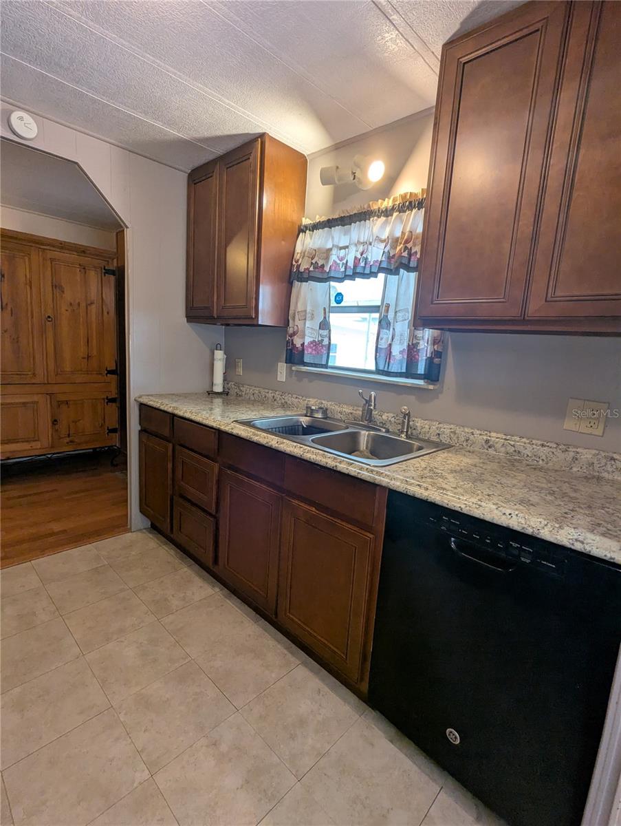 Image 9 of 33 For 1610 Reynolds Road 154