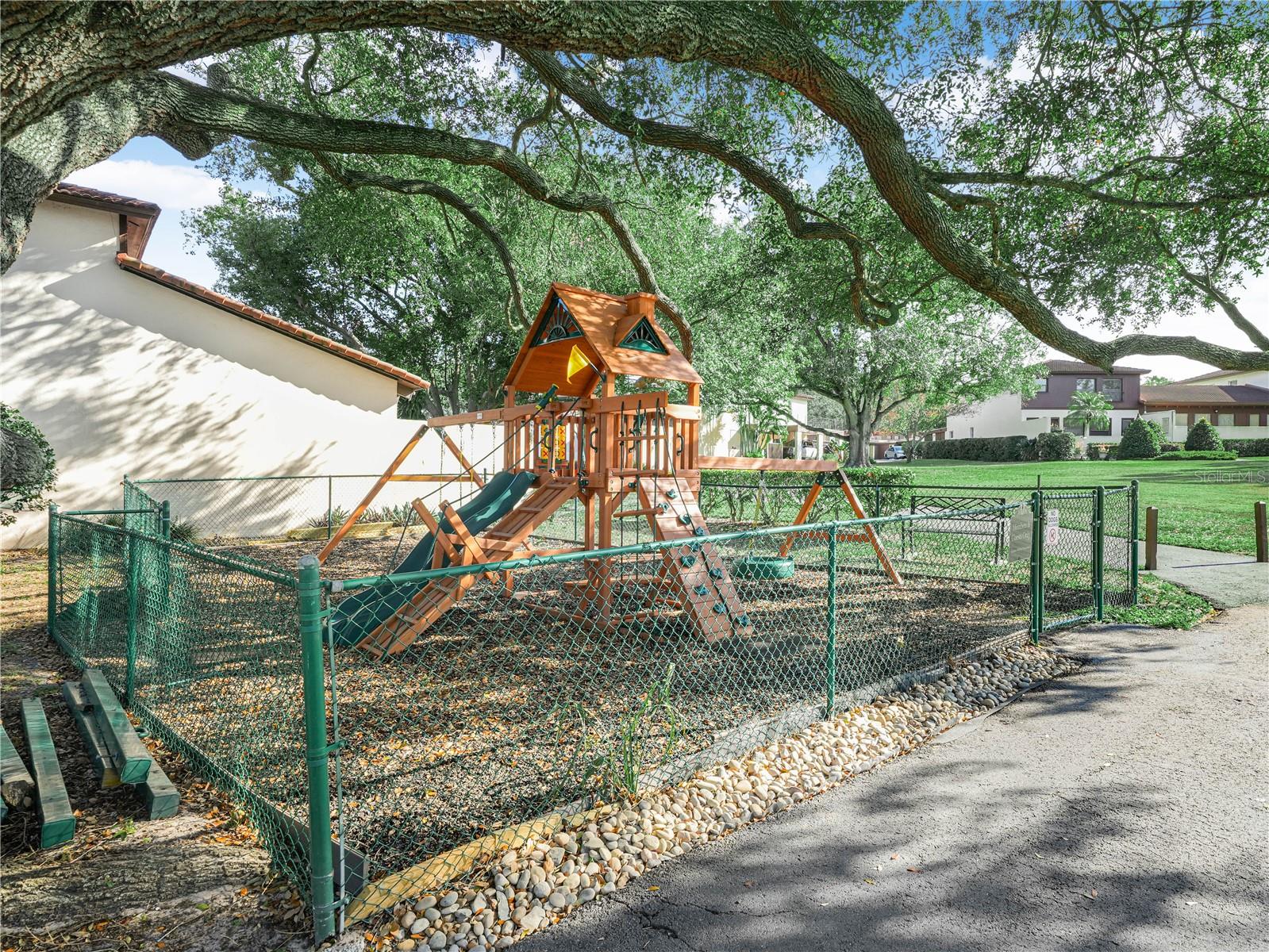 Image 40 of 45 For 3 Casa Loma Way 3