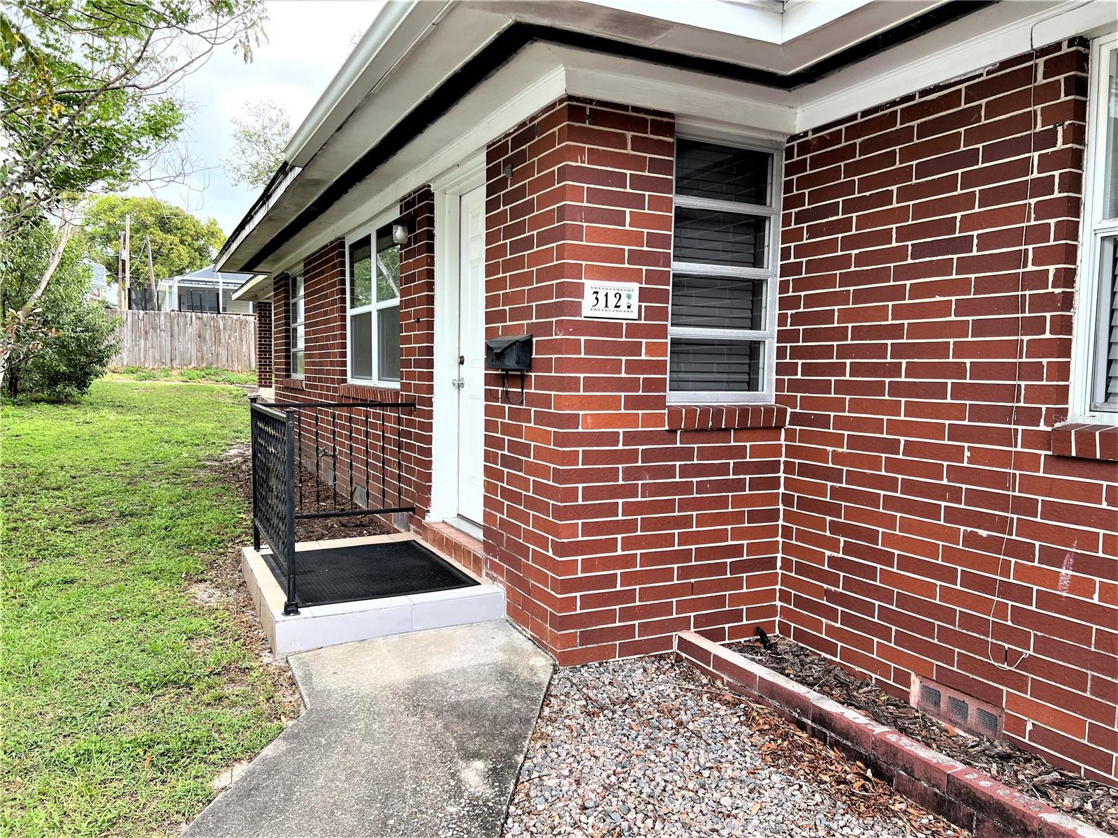 Image 33 of 37 For 310 Poinsettia Street