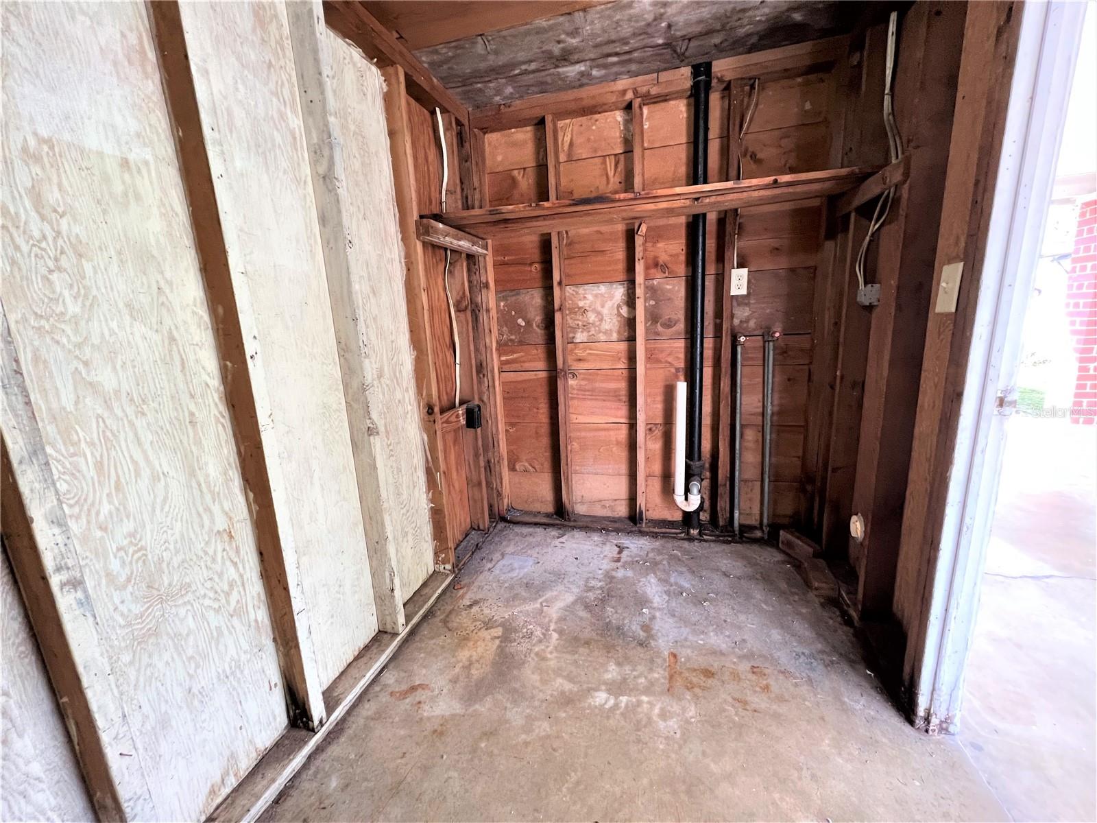 Image 37 of 37 For 310 Poinsettia Street