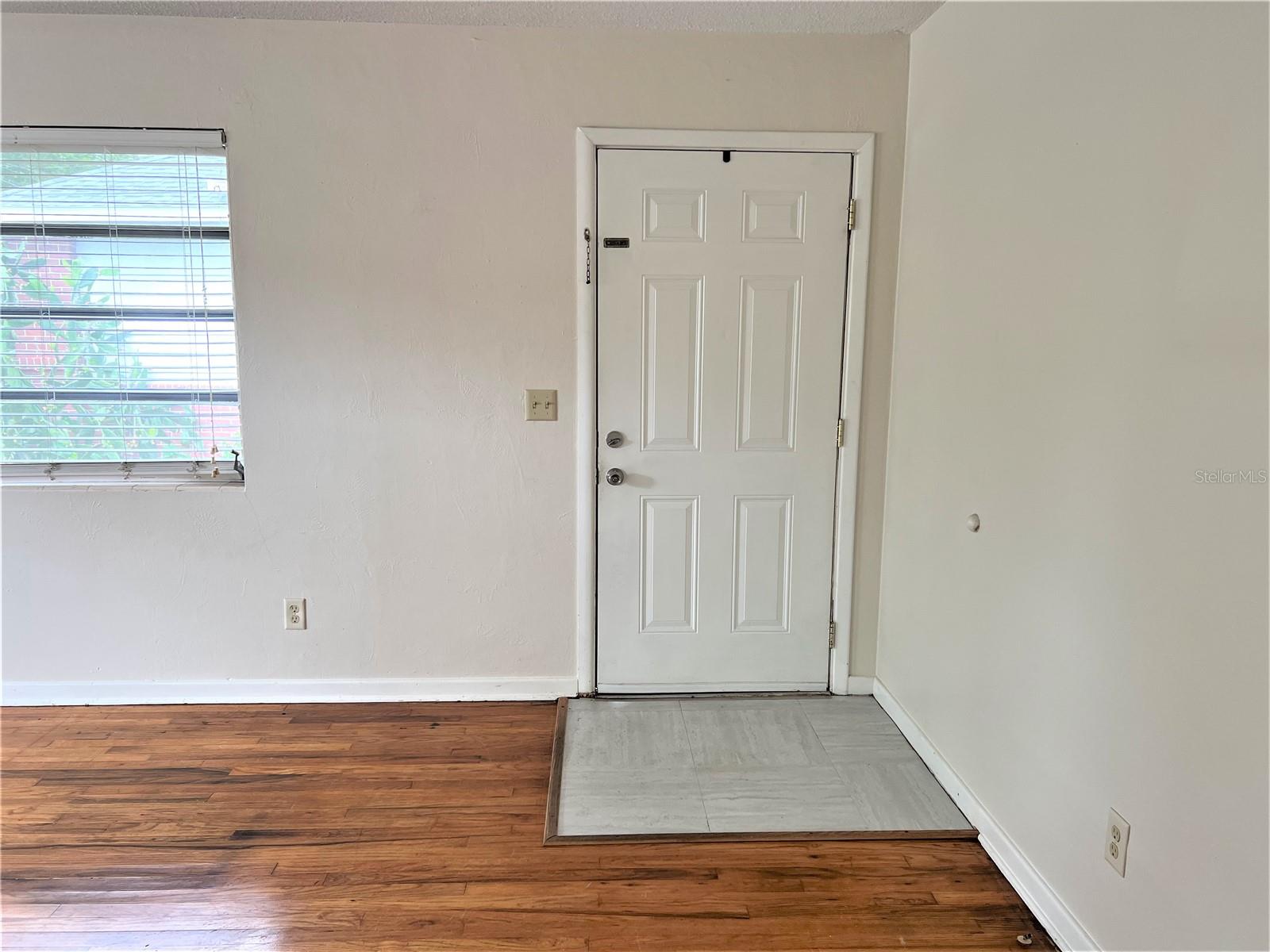 Image 7 of 37 For 310 Poinsettia Street