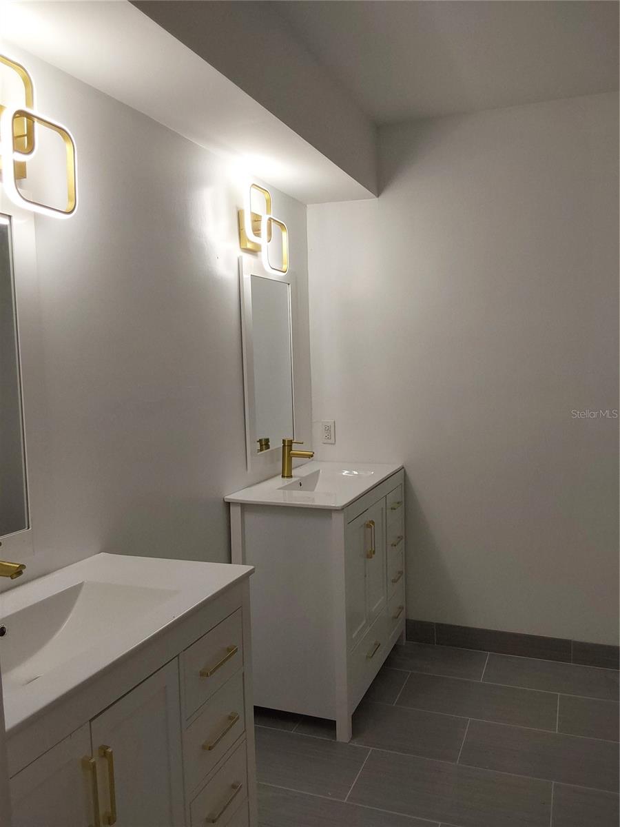 Image 17 of 26 For 148 Lake Otis Road