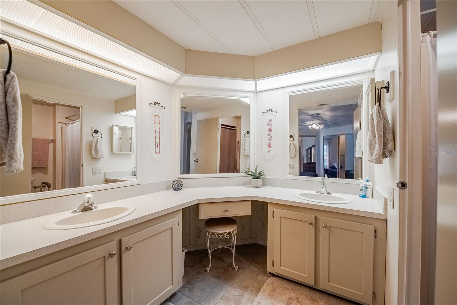 Image 27 of 40 For 5006 Fox Cliff Dr