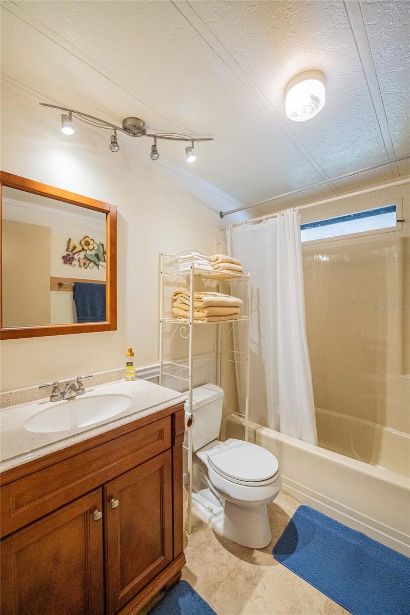 Image 31 of 40 For 5006 Fox Cliff Dr