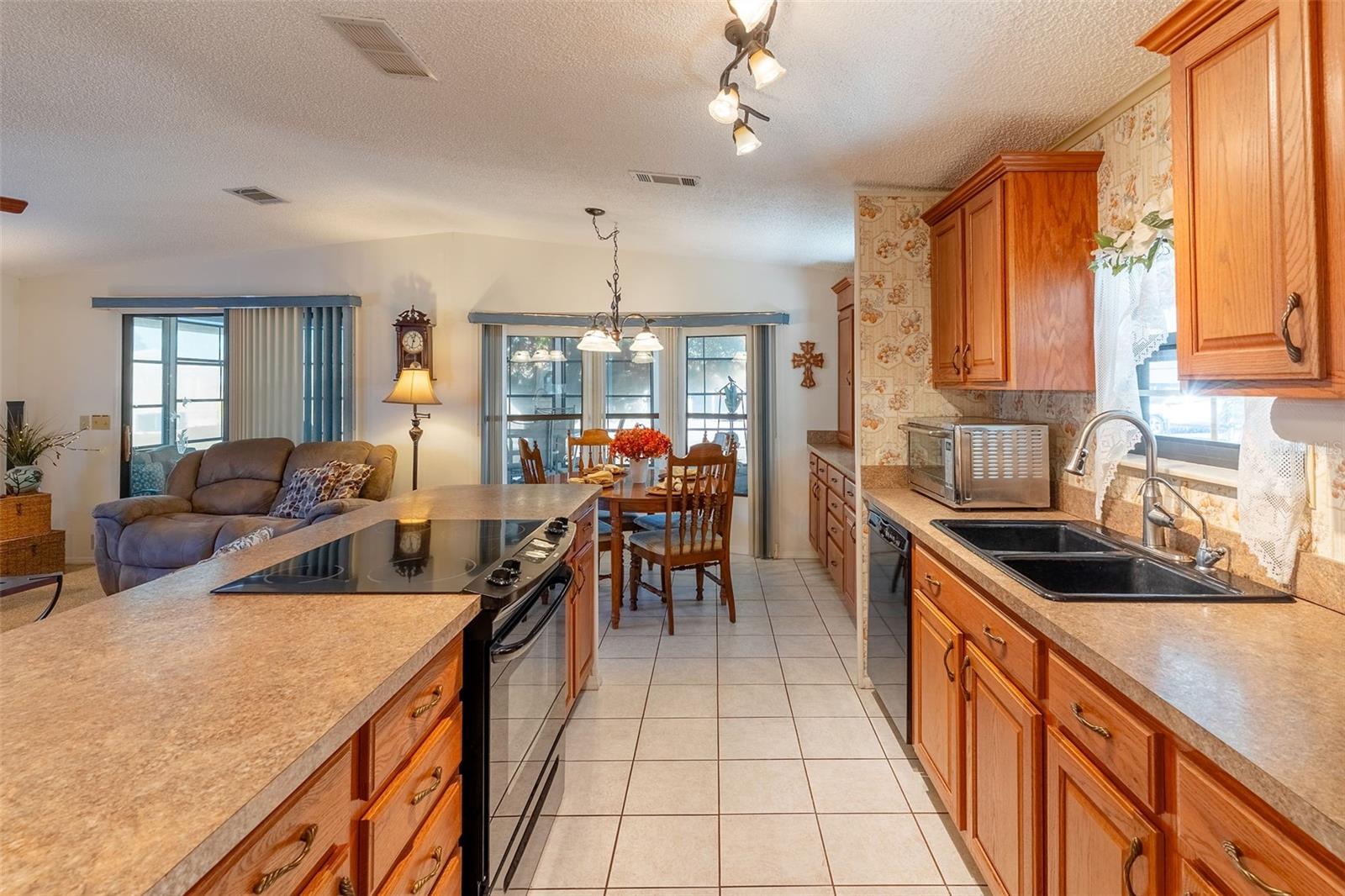 Image 12 of 39 For 4135 Rolling Oaks Drive