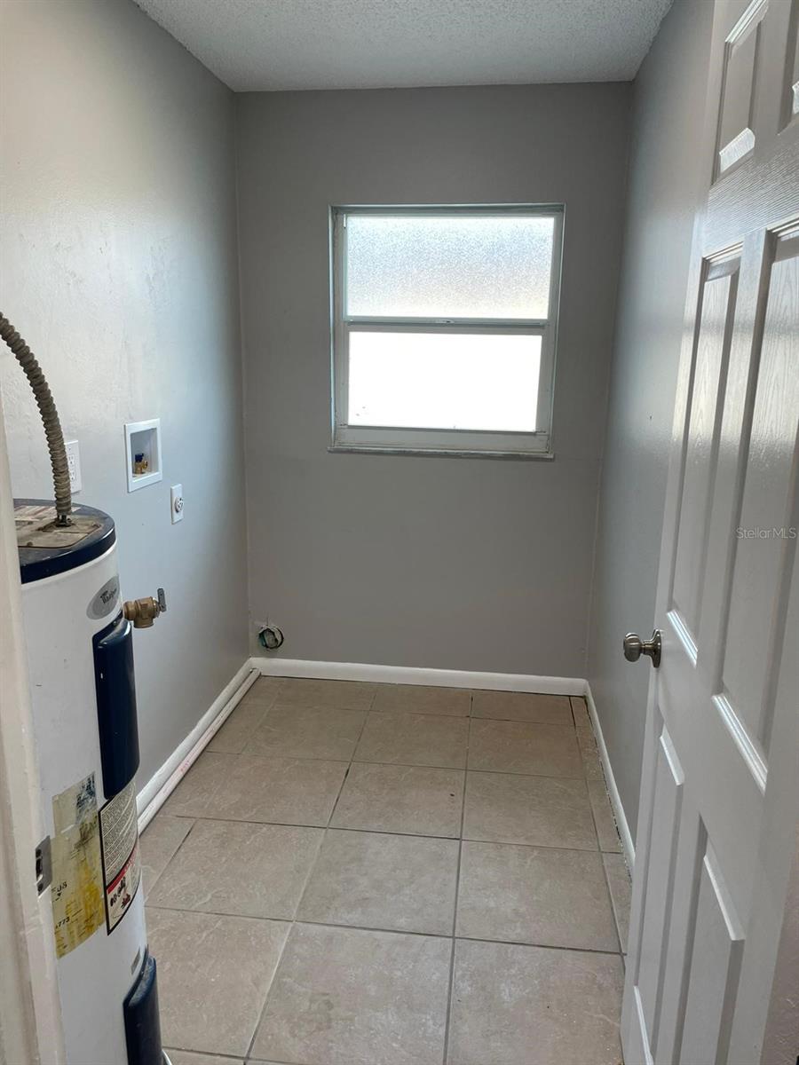 Image 13 of 31 For 2493 Chestnut Woods Drive 2495