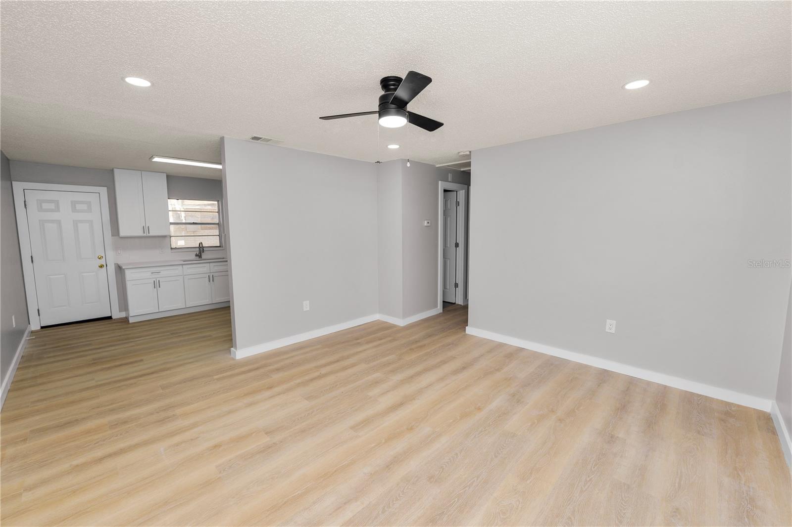 Image 17 of 31 For 2493 Chestnut Woods Drive 2495