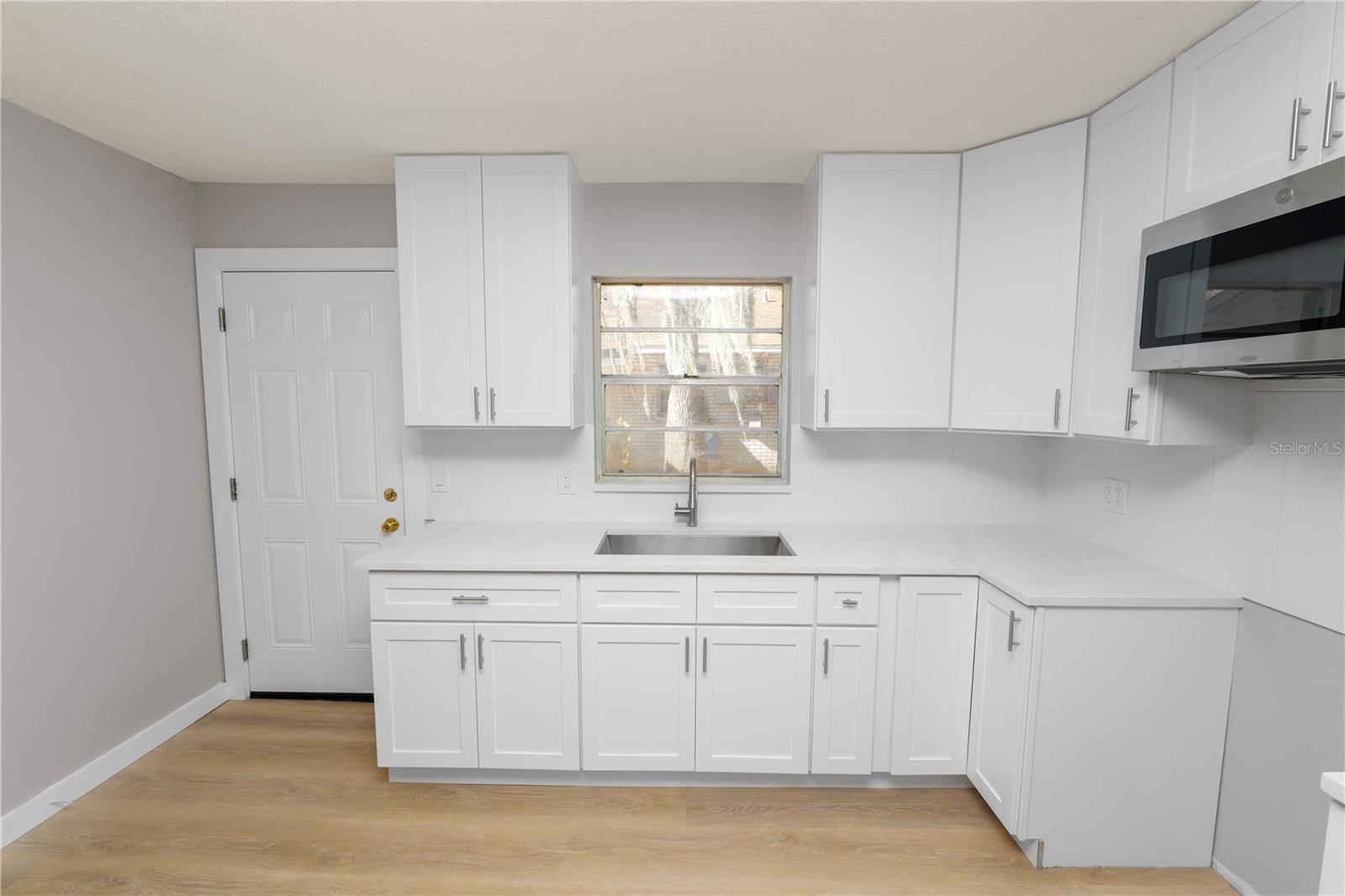 Image 18 of 31 For 2493 Chestnut Woods Drive 2495