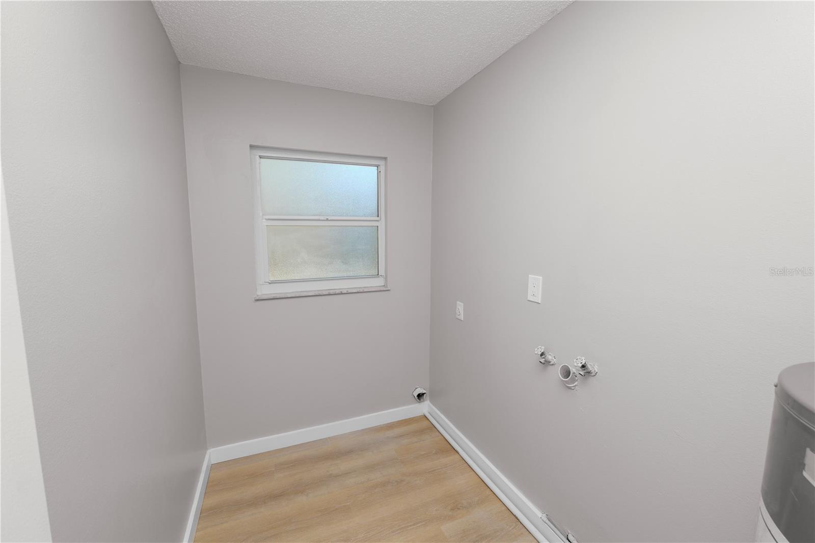 Image 28 of 31 For 2493 Chestnut Woods Drive 2495