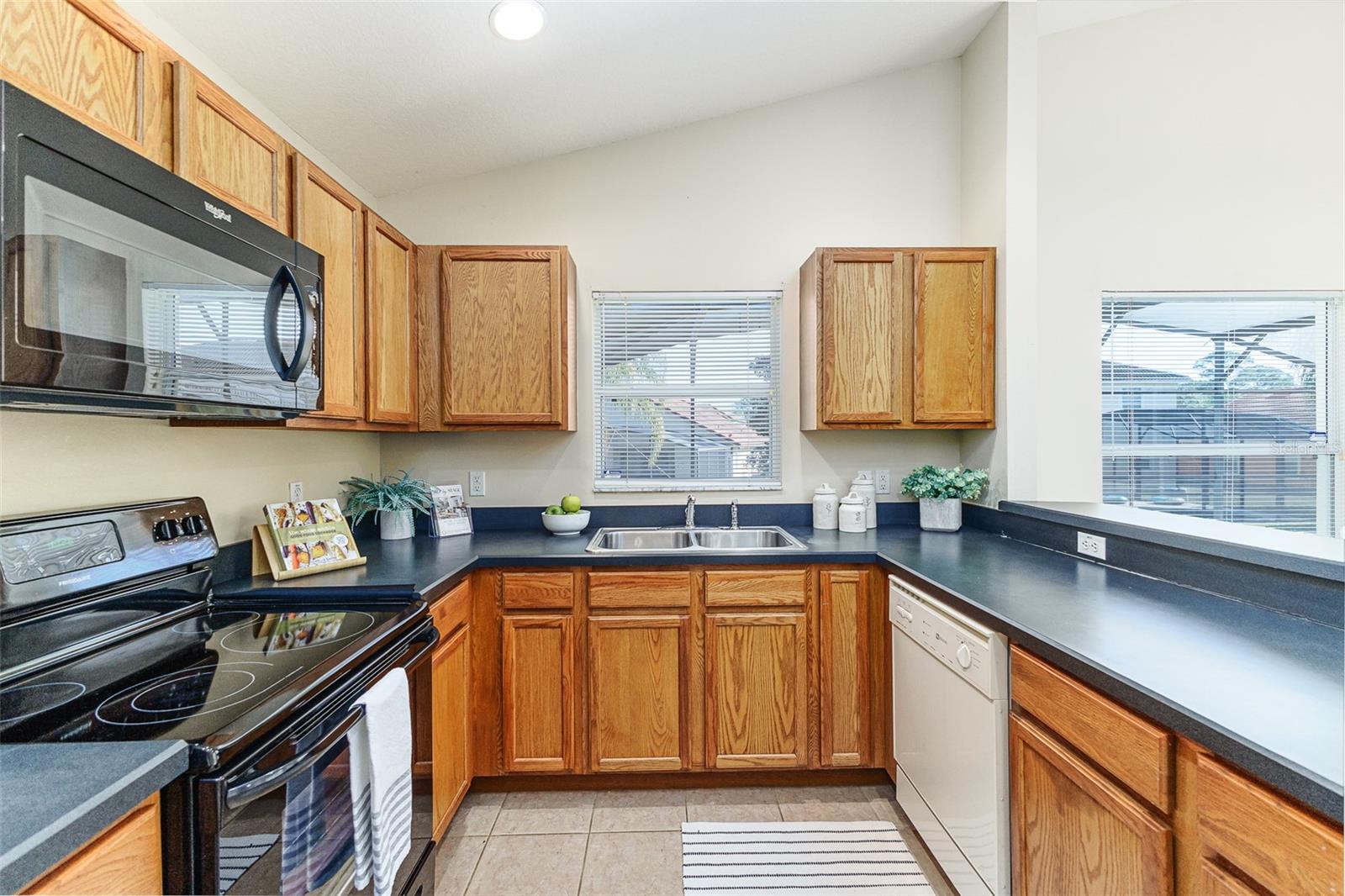 Image 10 of 43 For 348 Robin Road