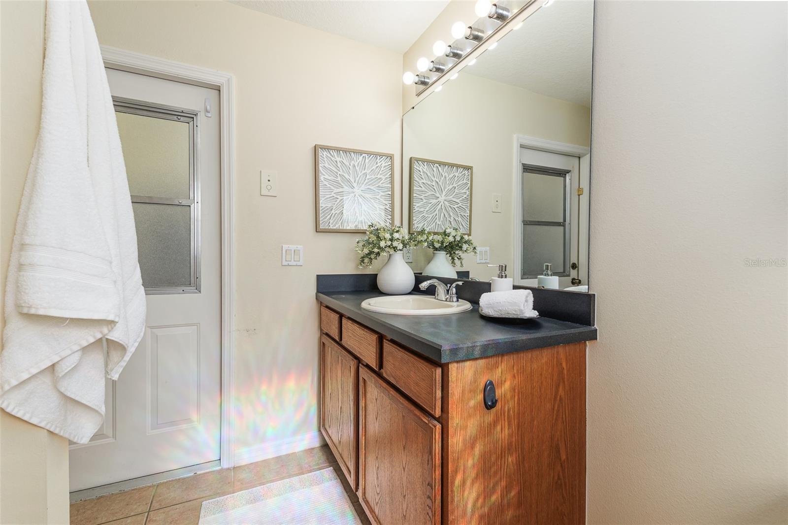 Image 16 of 43 For 348 Robin Road