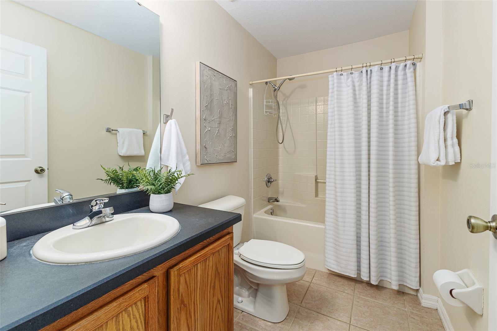 Image 18 of 43 For 348 Robin Road