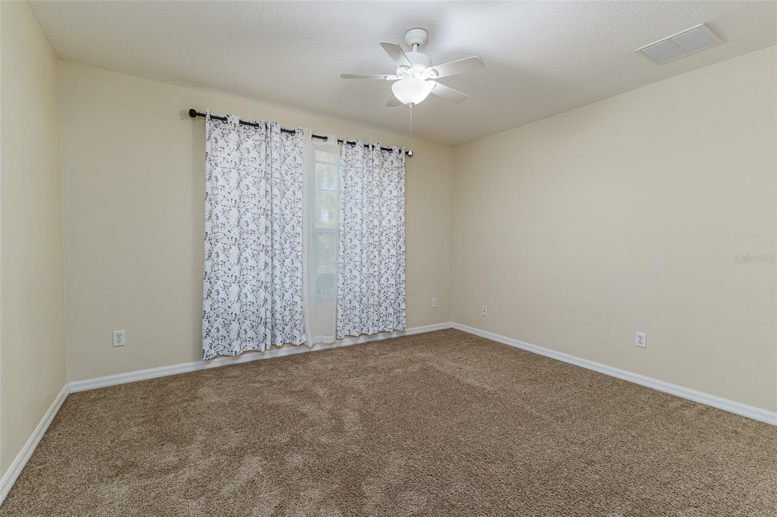 Image 19 of 43 For 348 Robin Road