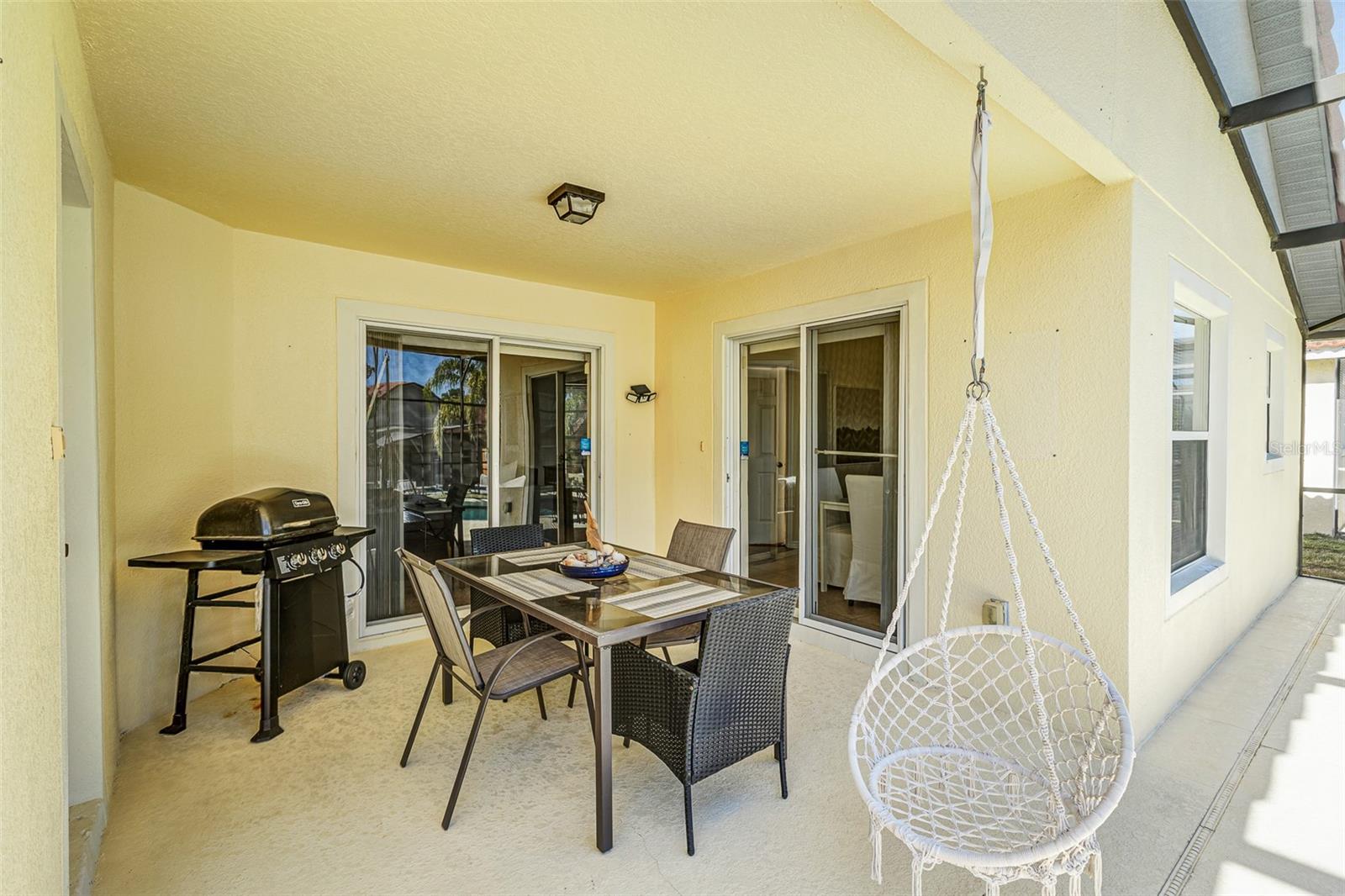 Image 23 of 43 For 348 Robin Road