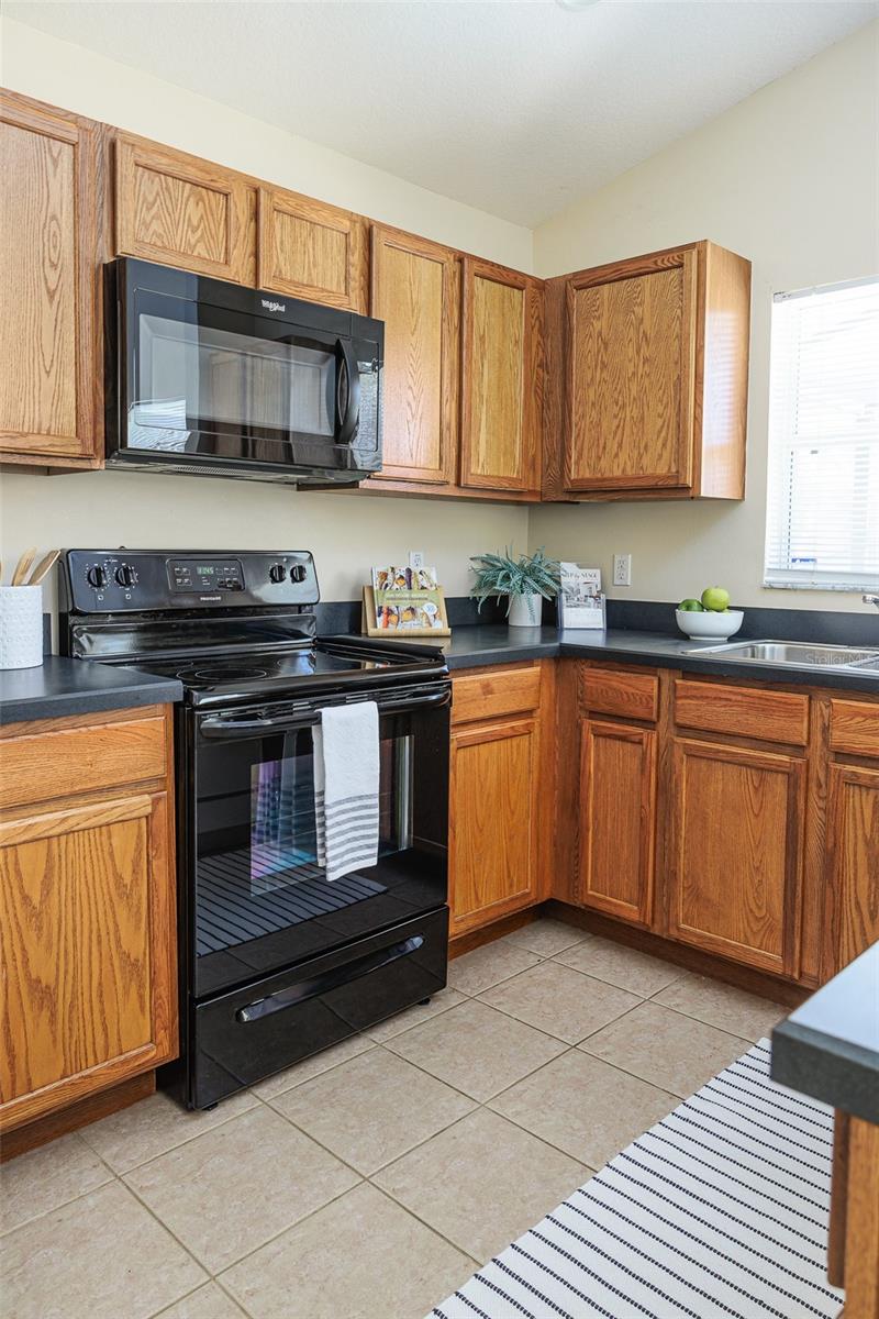 Image 36 of 43 For 348 Robin Road