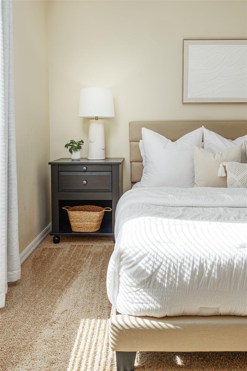 Image 37 of 43 For 348 Robin Road