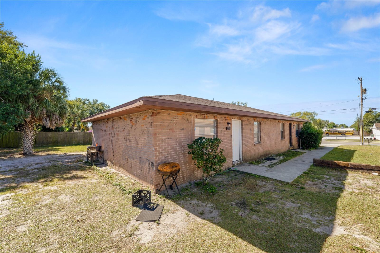 Image 12 of 19 For 1027 Brunnell Parkway 1029