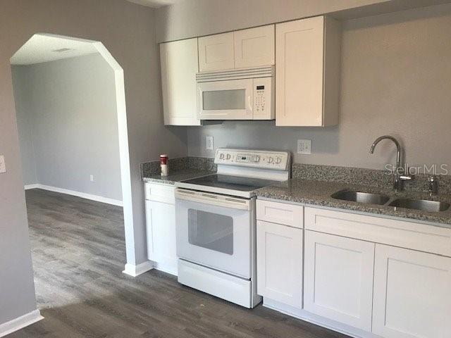 Image 7 of 19 For 1027 Brunnell Parkway 1029