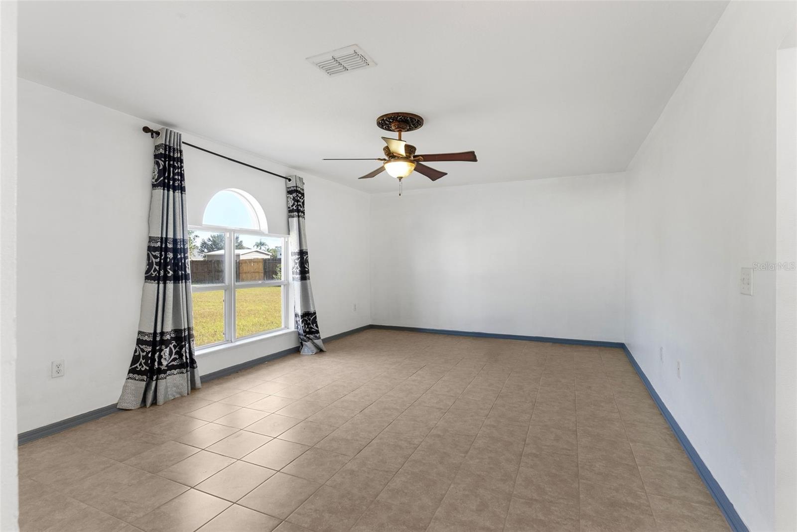 Image 12 of 37 For 125 Vista View Avenue