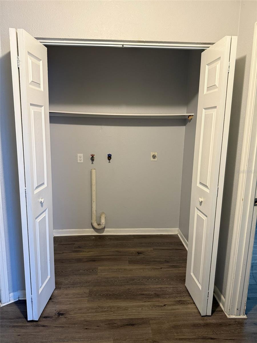 Image 12 of 27 For 1039 Brunnell Parkway 1041