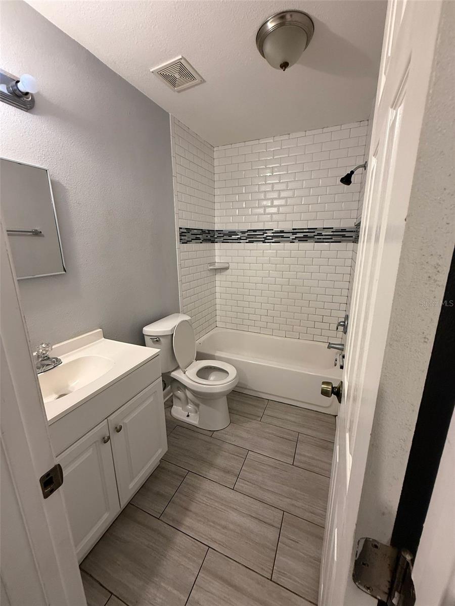 Image 13 of 27 For 1039 Brunnell Parkway 1041