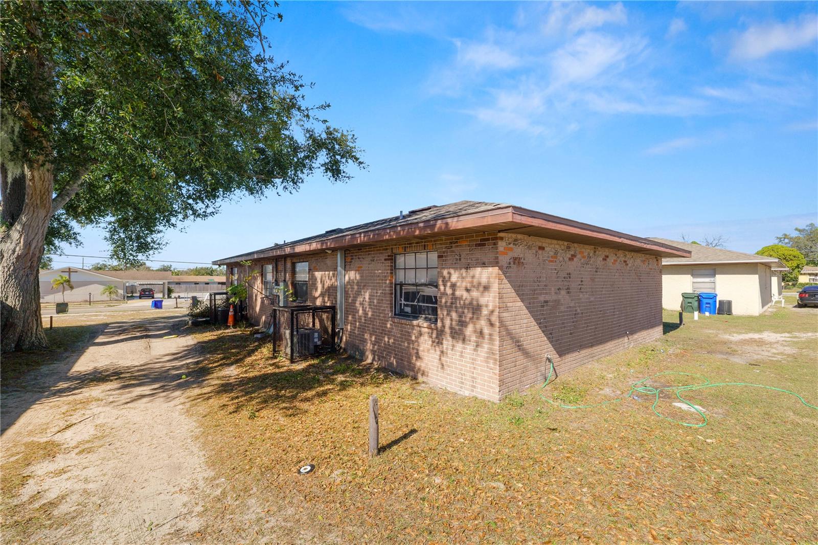 Image 19 of 27 For 1039 Brunnell Parkway 1041