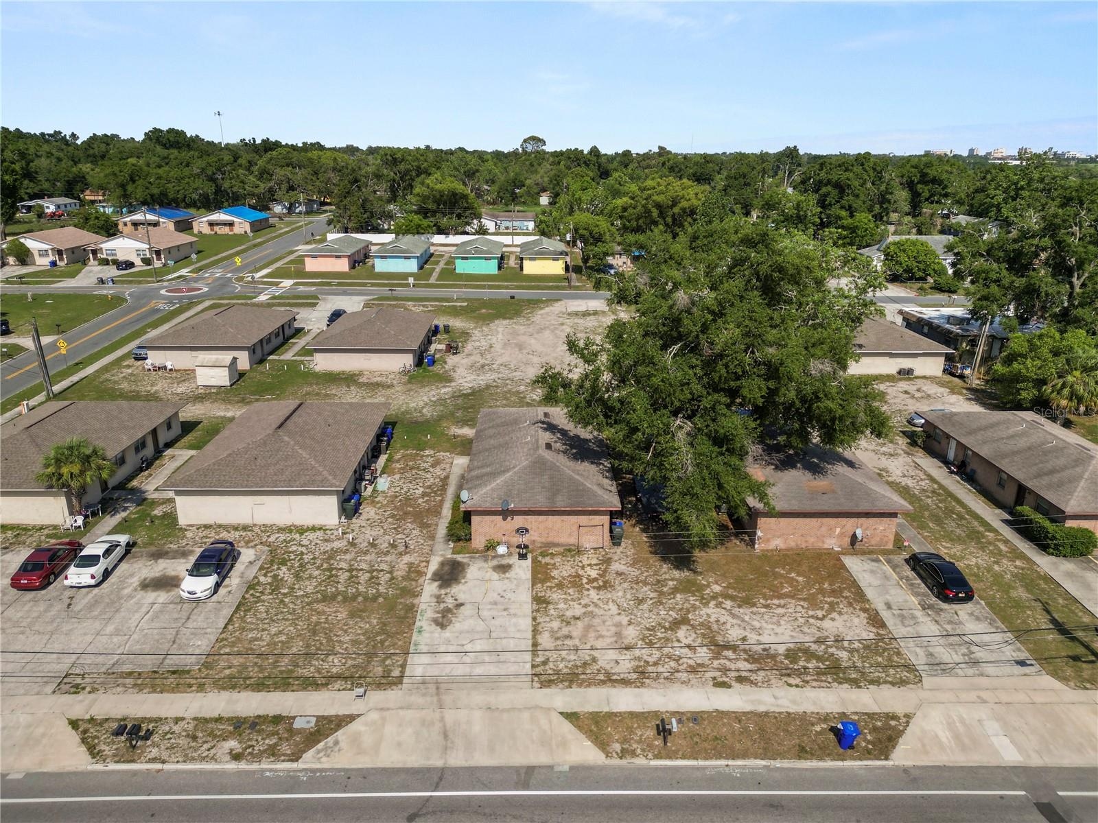 Image 22 of 27 For 1039 Brunnell Parkway 1041