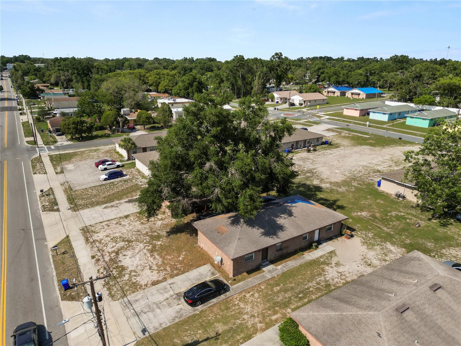 Image 23 of 27 For 1039 Brunnell Parkway 1041