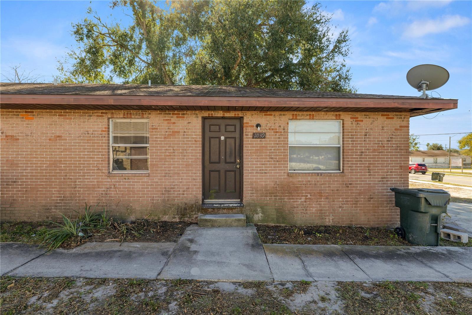 Image 4 of 27 For 1039 Brunnell Parkway 1041