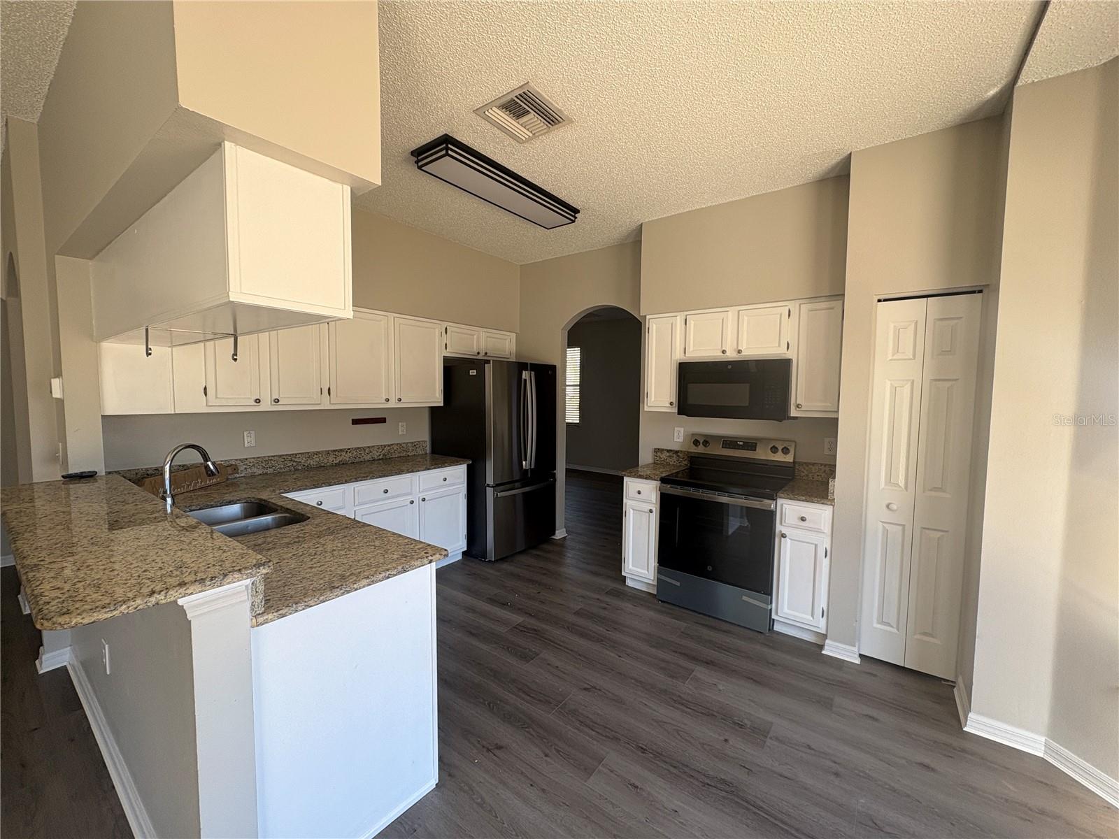 Image 5 of 18 For 4610 Copper Lane