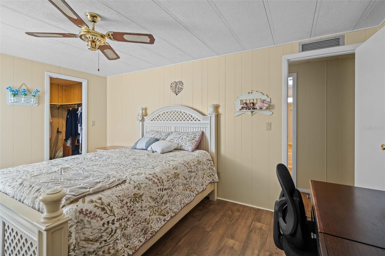 Image 14 of 35 For 5529 Golden Gate Boulevard